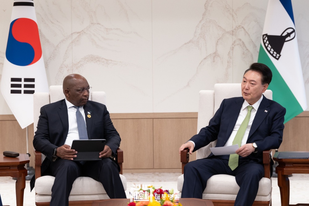 윤석열 대통령, 한-아프리카 정상회의 계기 6개 아프리카 국가 정상들과 양자 회담 개최