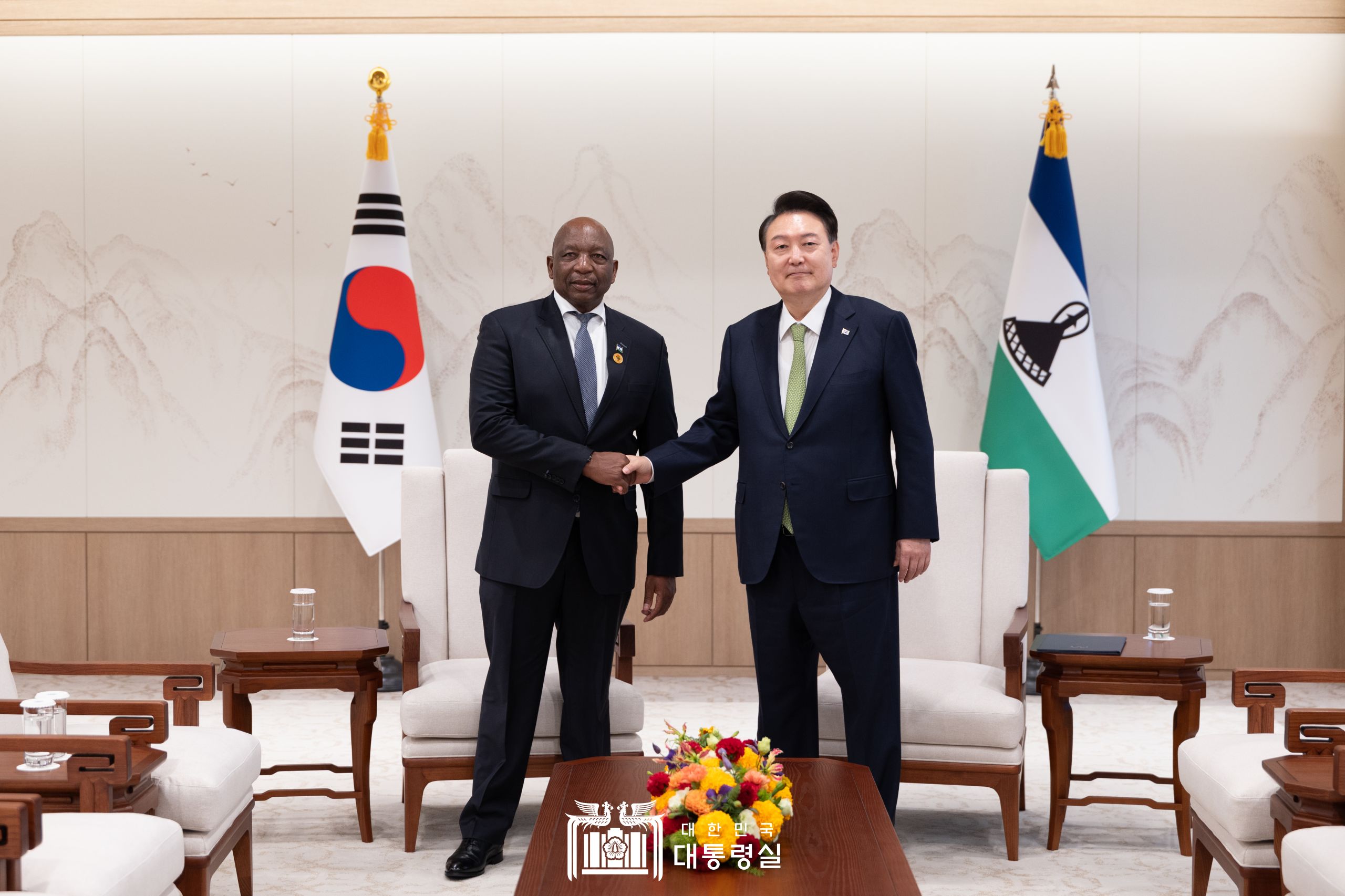 윤석열 대통령, 한-아프리카 정상회의 계기 6개 아프리카 국가 정상들과 양자 회담 개최