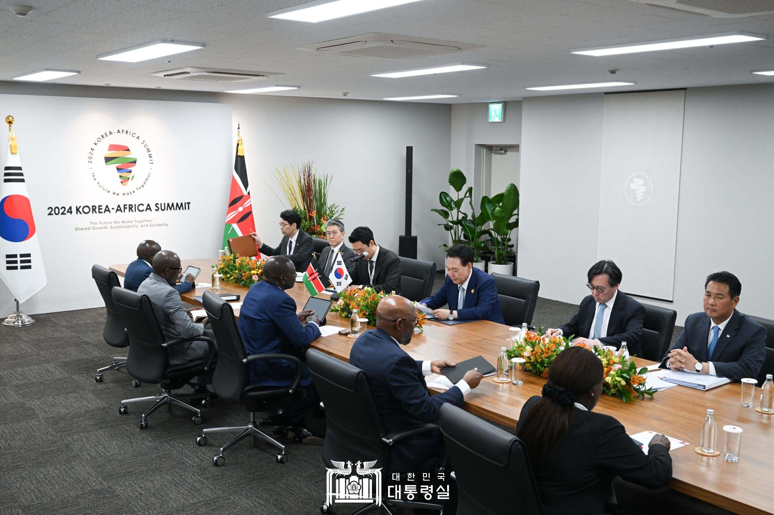 윤석열&nbsp;대통령, 한-아프리카 정상회의 계기 4개 아프리카 국가 정상들과 양자회담 개최(6.4 오후)